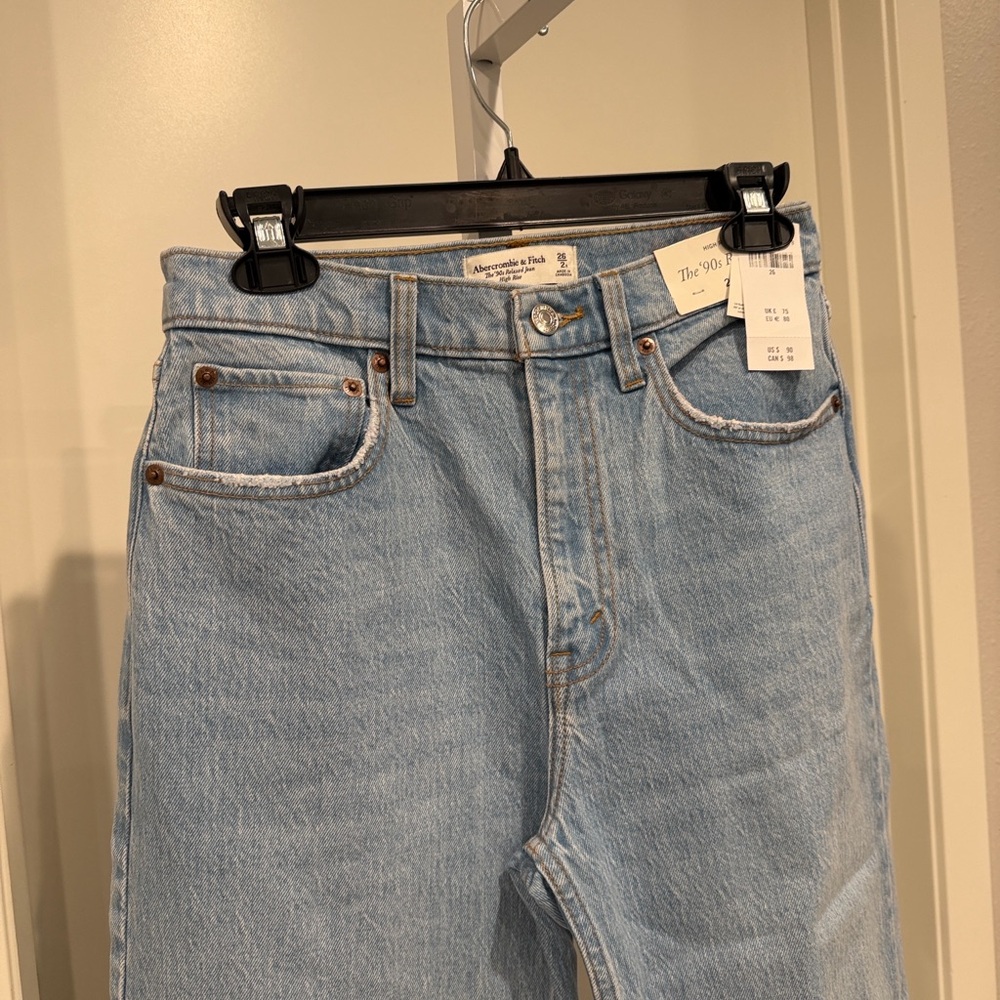 Abercrombie & Fitch 90s Relaxed Jeans High Rise Light Wash Size 26 NWT - Picture 4 of 9